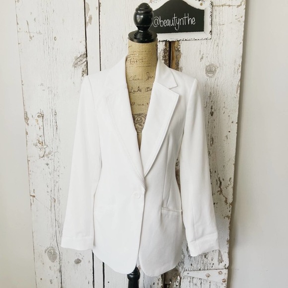 White House Black Market Jackets & Blazers - White House Black market white single button blazer